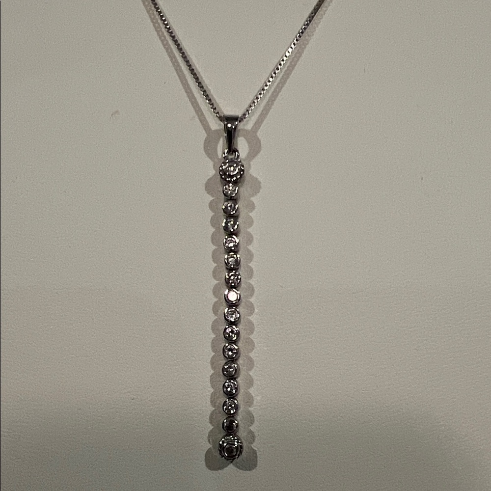 Elegant Silver and crystal necklace